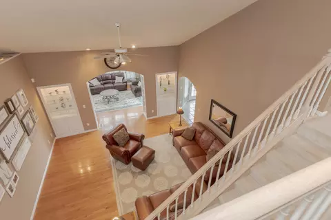 Entry Way - 49 Pebblebrook Ct, Bloomington, IL 61705 photo 5 of 5
