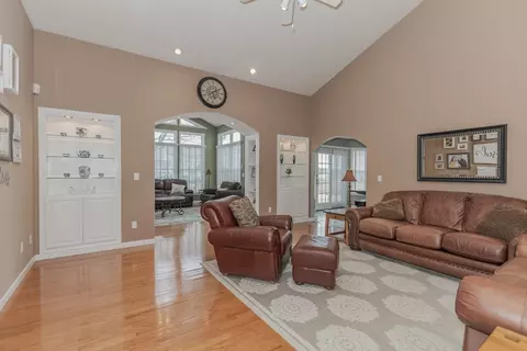 Living - 49 Pebblebrook Ct, Bloomington, IL 61705 photo 2 of 11
