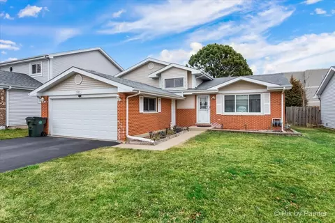1157 N Cardinal Dr, Palatine, IL 60074