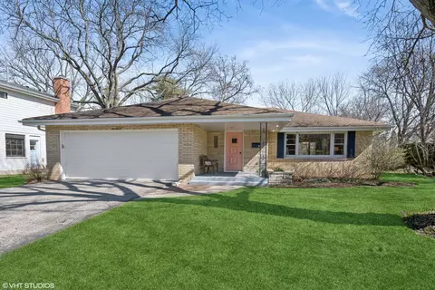 511 Lincoln Ave, Lake Bluff, IL 60044