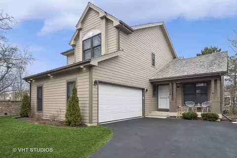 2236 Brookside Ct, Aurora, IL 60502