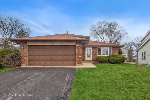 780 Honeytree Dr, Romeoville, IL 60446