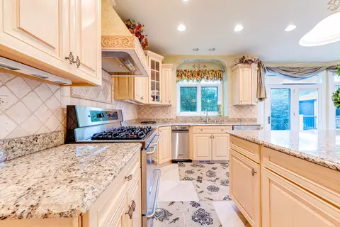 Kitchen - 920 Auburn Ln, Bartlett, IL 60103 photo 1 of 5