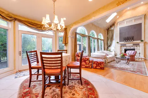 Dining - 920 Auburn Ln, Bartlett, IL 60103 photo 5 of 5