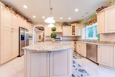 Kitchen - 920 Auburn Ln, Bartlett, IL 60103 photo 2 of 5