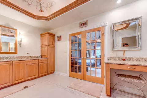 Kitchen - 920 Auburn Ln, Bartlett, IL 60103 photo 4 of 5