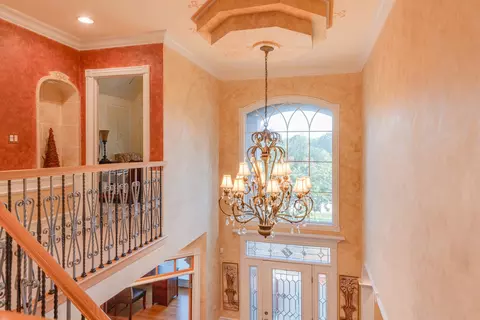 Entry Way - 920 Auburn Ln, Bartlett, IL 60103 photo 3 of 5