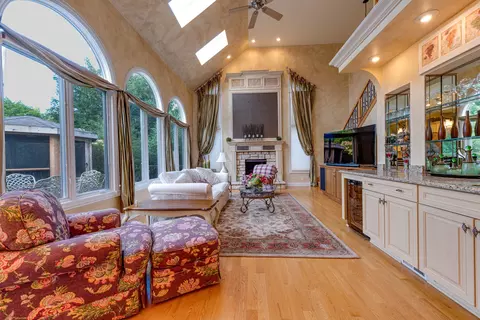 Living - 920 Auburn Ln, Bartlett, IL 60103 photo 4 of 10