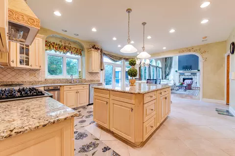 Kitchen - 920 Auburn Ln, Bartlett, IL 60103 photo 3 of 5