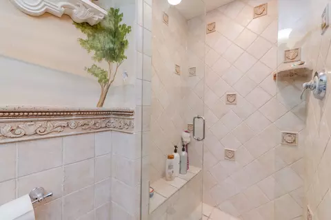 Bath - 920 Auburn Ln, Bartlett, IL 60103 photo 1 of 8