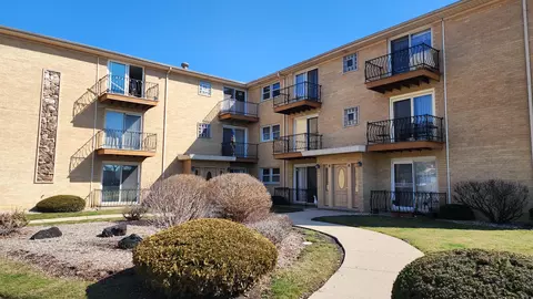 32 W Conti Pkwy #2C, Elmwood Park, IL 60707