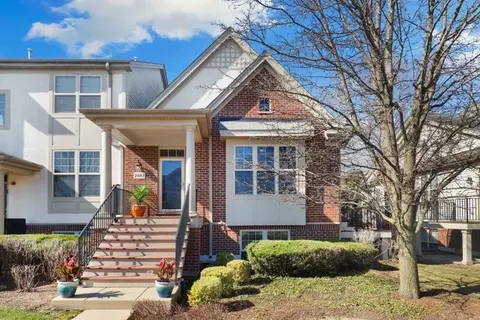 2483 Waterbury Ln, Buffalo Grove, IL 60089