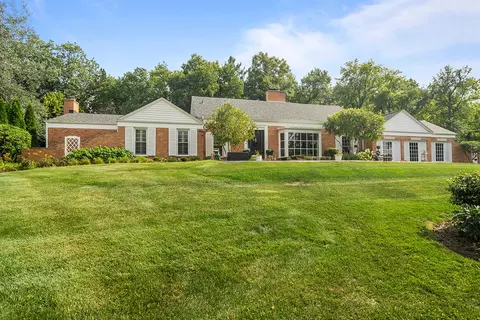 1692 Beaver Pond Rd, Inverness, IL 60067