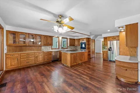 Kitchen - 322 W Dowell Rd, Mchenry, IL 60051 photo 3 of 4