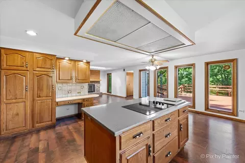 Kitchen - 322 W Dowell Rd, Mchenry, IL 60051 photo 4 of 4