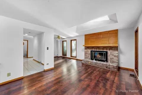 Living - 322 W Dowell Rd, Mchenry, IL 60051 photo 1 of 2