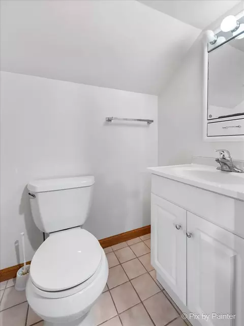 Bath - 322 W Dowell Rd, Mchenry, IL 60051 photo 6 of 6