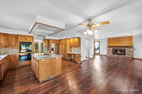 Kitchen - 322 W Dowell Rd, Mchenry, IL 60051 photo 2 of 4