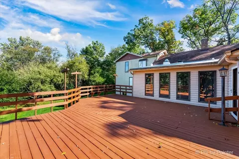 Exterior - 322 W Dowell Rd, Mchenry, IL 60051 photo 12 of 14