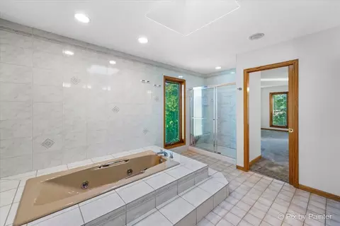 Bath - 322 W Dowell Rd, Mchenry, IL 60051 photo 5 of 6