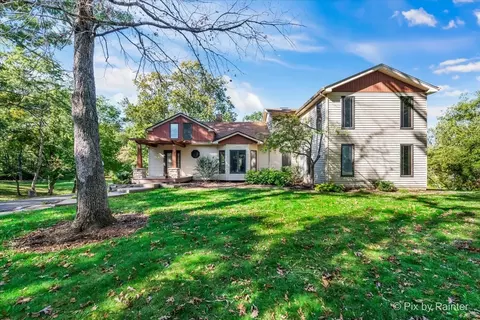 322 W Dowell Rd, Mchenry, IL 60051