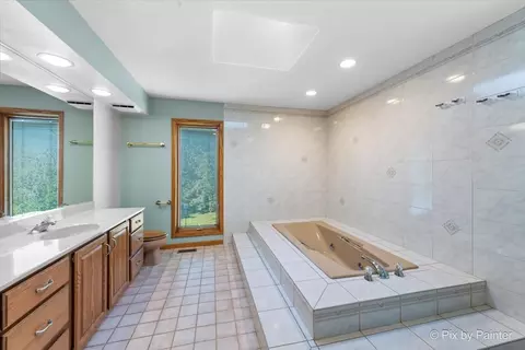 Bath - 322 W Dowell Rd, Mchenry, IL 60051 photo 4 of 6