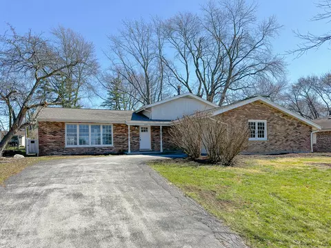 625 N Locust St, Frankfort, IL 60423