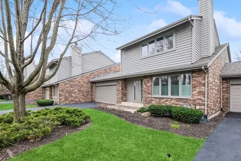 102 Commons Dr, Palos Park, IL 60464