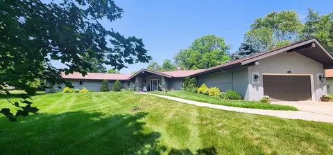 514 G H Baker Dr, Urbana, IL 61801