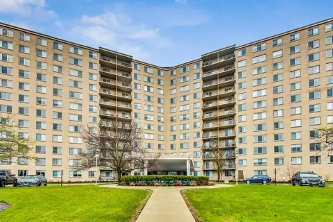 6933 N Kedzie Ave #910, Chicago, IL 60645