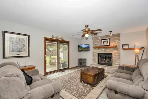 Living - 15563 W Eamon Ct, Manhattan, IL 60442 photo 4 of 6