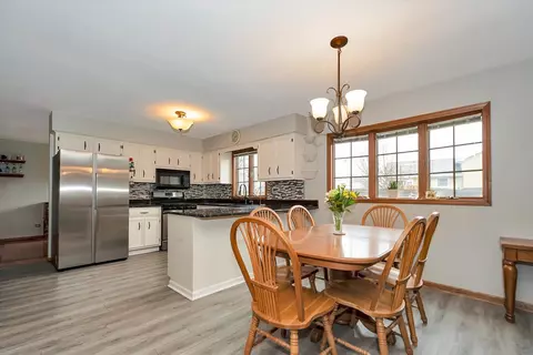 Dining - 15563 W Eamon Ct, Manhattan, IL 60442 photo 2 of 3