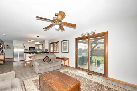 Living - 15563 W Eamon Ct, Manhattan, IL 60442 photo 5 of 6