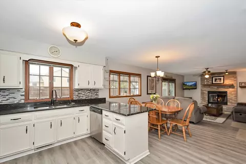 Kitchen - 15563 W Eamon Ct, Manhattan, IL 60442 photo 2 of 2
