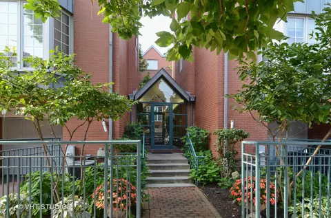 851 W Gunnison St #G, Chicago, IL 60640