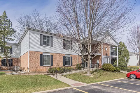 961 Golf Course Rd #5, Crystal Lake, IL 60014