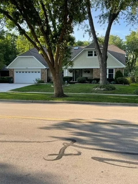 791 E Gartner Rd, Naperville, IL 60540