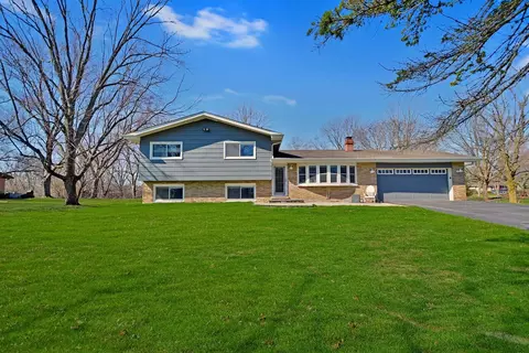 9 Carlisle Rd, Hawthorn Woods, IL 60047