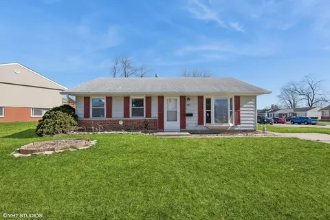 327 Homer Ave, Romeoville, IL 60446