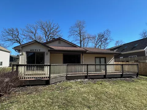 40717 N Lake Bluff Dr, Antioch, IL 60002