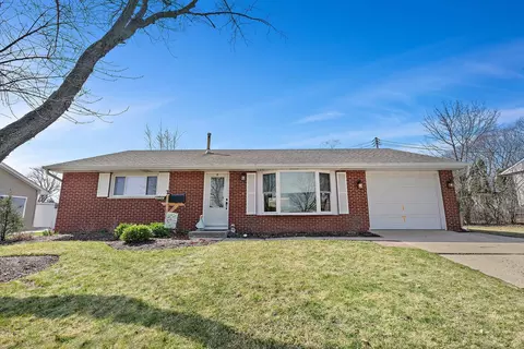 411 E Streamwood Blvd, Streamwood, IL 60107