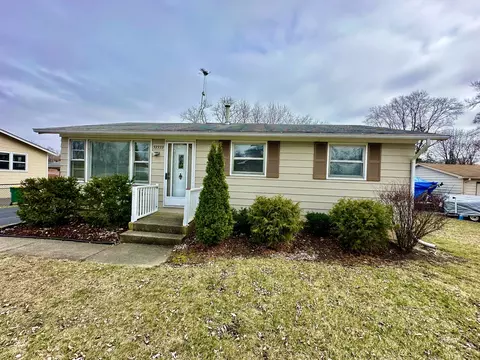 37333 N Hillside Dr, Lake Villa, IL 60046