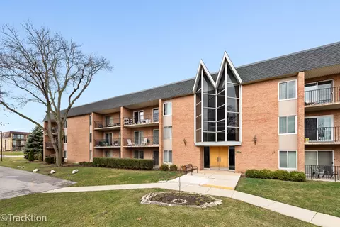 1104 N Mill St #209, Naperville, IL 60563