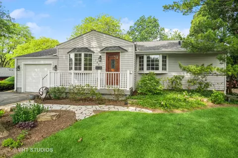 740 Lill St, Barrington, IL 60010