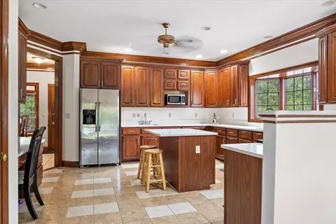 Kitchen - 1905 Hackberry Rd, Bloomington, IL 61704 photo 2 of 3