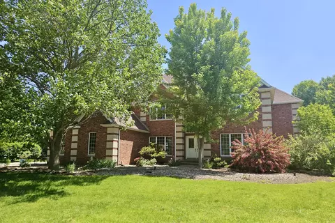 1905 Hackberry Rd, Bloomington, IL 61704