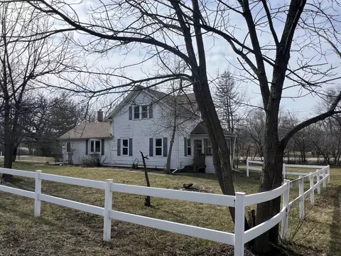 Exterior - 2008 N Ridge Rd, Mchenry, IL 60050 photo 2 of 7