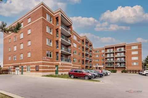 4210 N Natchez Ave #207, Chicago, IL 60634