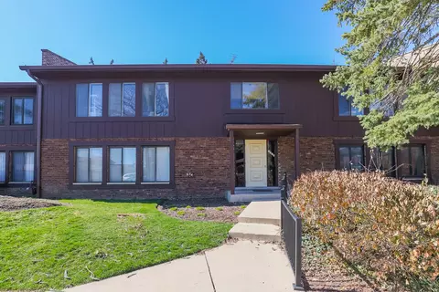 1316 Cass Ln #101, Westmont, IL 60559