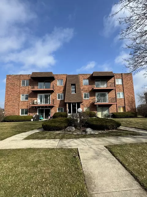 5704 128th St #3A, Crestwood, IL 60445